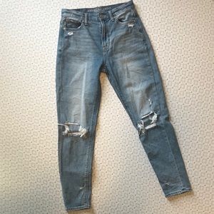 American Eagle Distresses Mom Jean